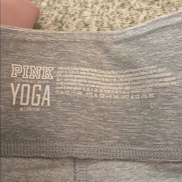 Light gray with flower print yoga leggings - Picture 2 of 3